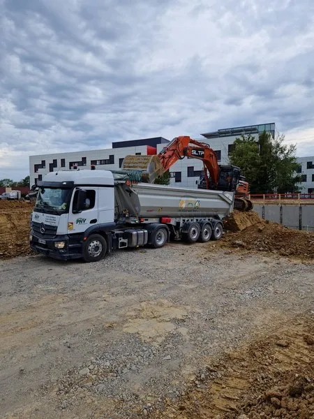 À qui s'adresser pour enlever les gravats sur le chantier d'une maison ?, Vienne, PHV Carrières et Matériaux